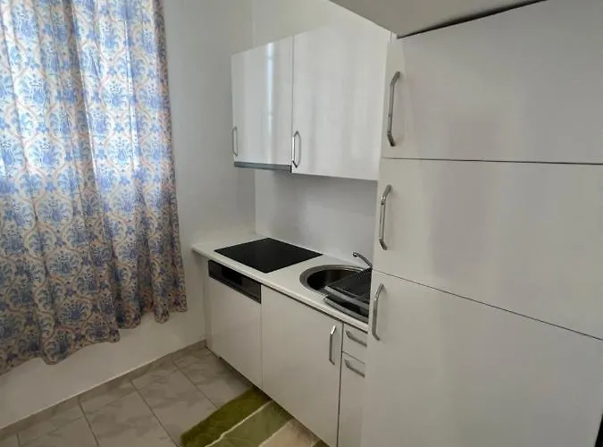 Du Port Bed & Breakfast *